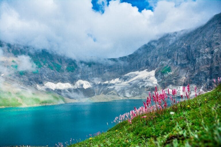 Naran Kaghan Tour