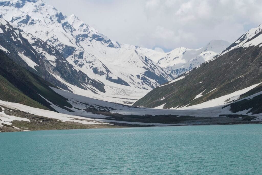 Skardu travel guide: the town, the Indus and the Karakoram wall behind it