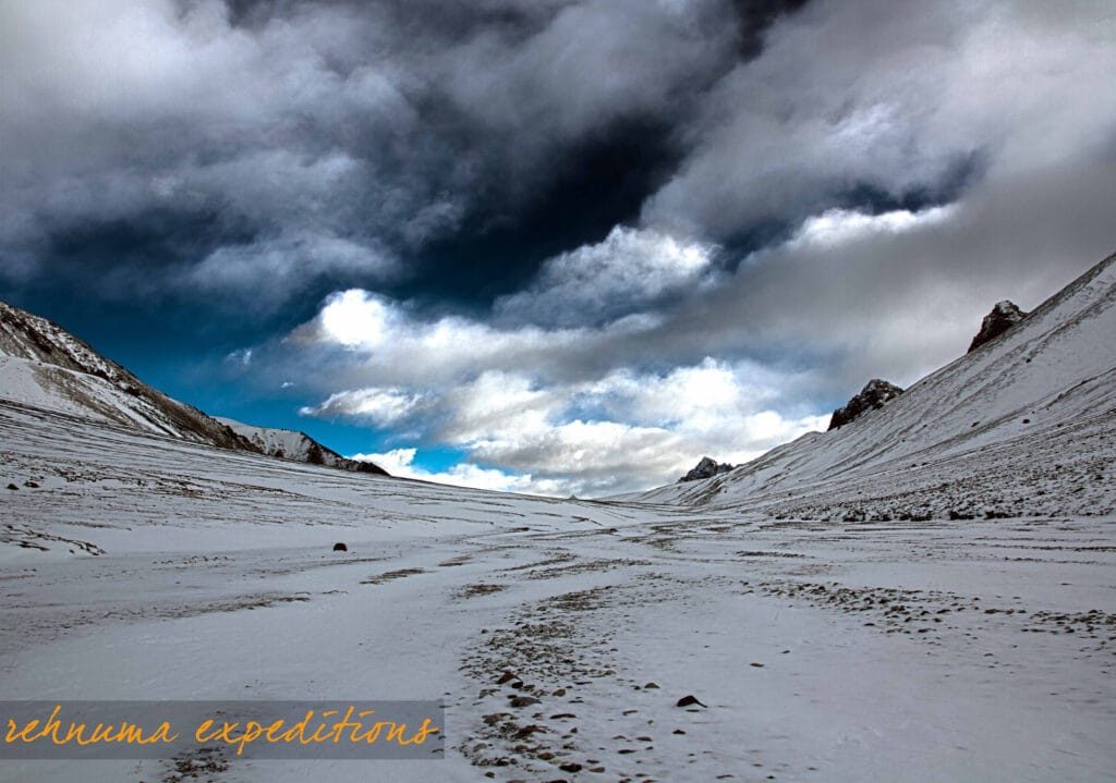 Il trek del Passo Shimshal porta ai pascoli del Pamir sopra Shimshal, Gilgit-Baltistan