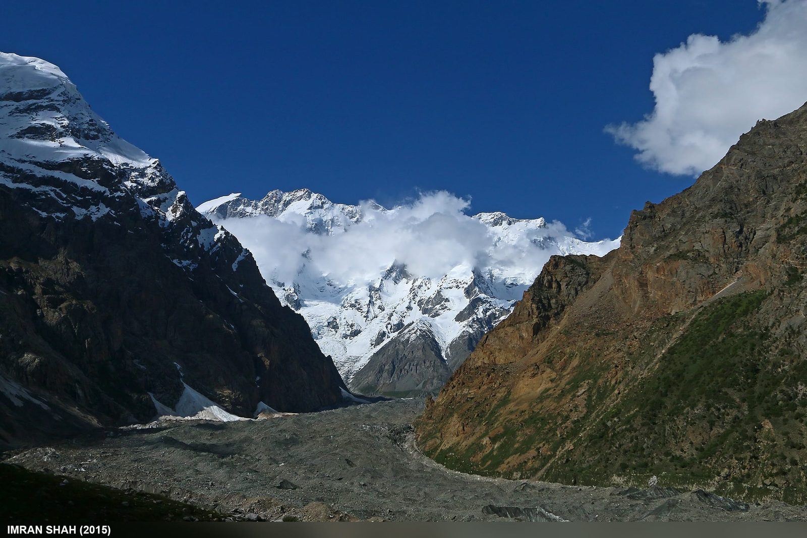 Die Batura-Wand, ein 11 km langer Grat über 7.000 m, von Gutum Talji in Hunza aus gesehen