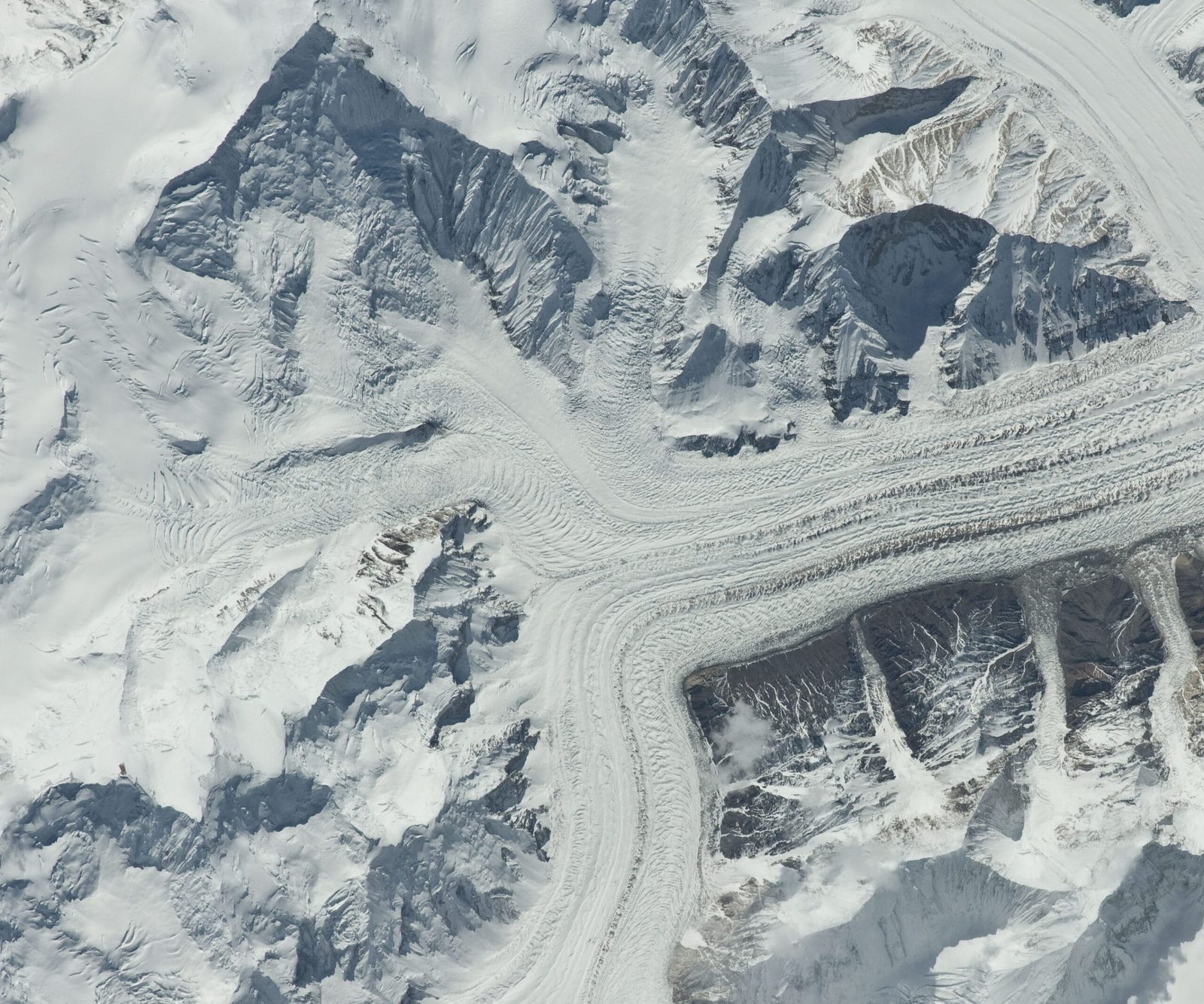 Astronautenaufnahme von der Internationalen Raumstation mit dem oberen Baltoro-Gletscher, Gasherbrum VI, Baltoro Kangri und Chogolisa