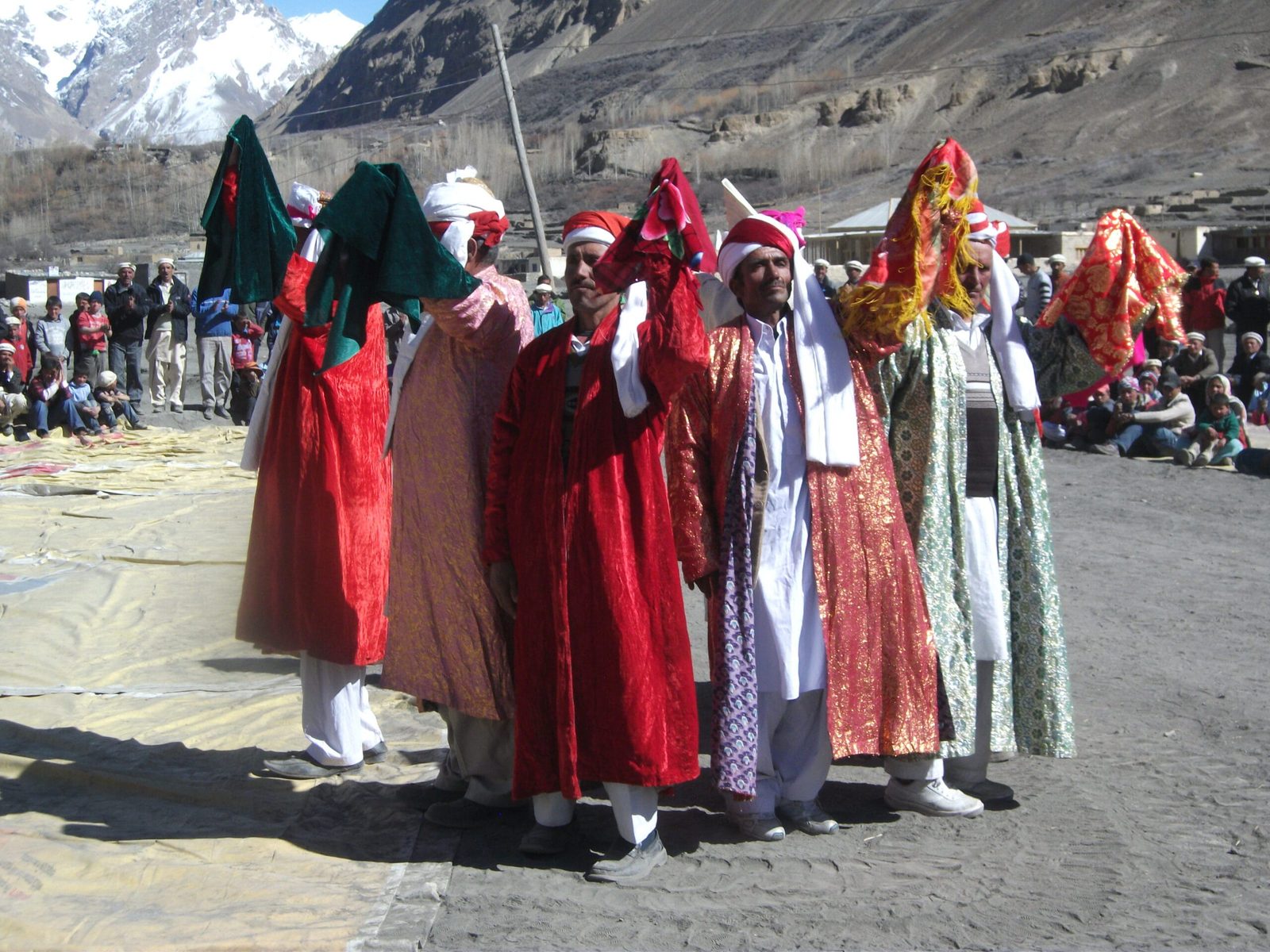 Lasttiere und Menschen auf einer alten Karawanenroute durch das Shimshal-Tal