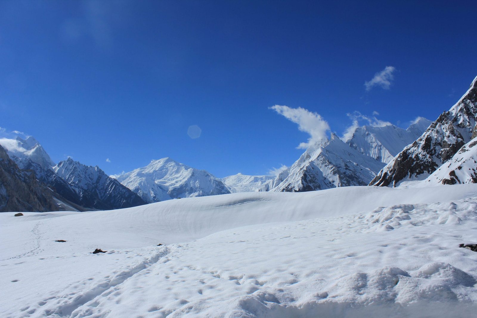 Der obere Baltoro-Gletscher oberhalb von Concordia, die Zustiegsroute zum Basislager des Sia Kangri