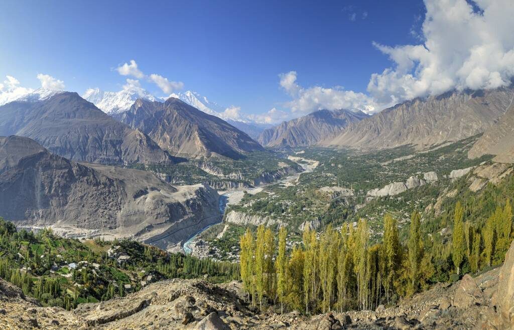 Hunzatal vom Eagle's Nest — die Region, nach der Deutsche fragen, wenn sie fragen, ob Pakistan sicher ist